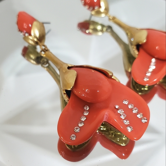 Beautiful OSCAR DE LA RENTA Jeweled Tulip Earrings - Picture 4 of 6